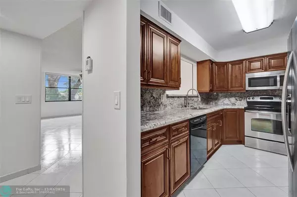 Hollywood, FL 33021,3800 N Hills Dr  #111