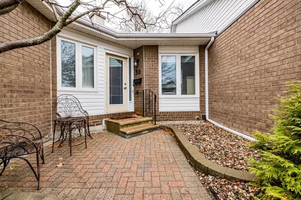 Stittsville - Munster - Richmond, ON K2S 1C8,30 Grand Cedar CT