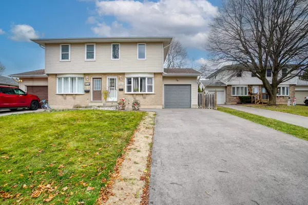 Waterloo, ON N2L 4W3,586 MOUNT ANNE DR #A