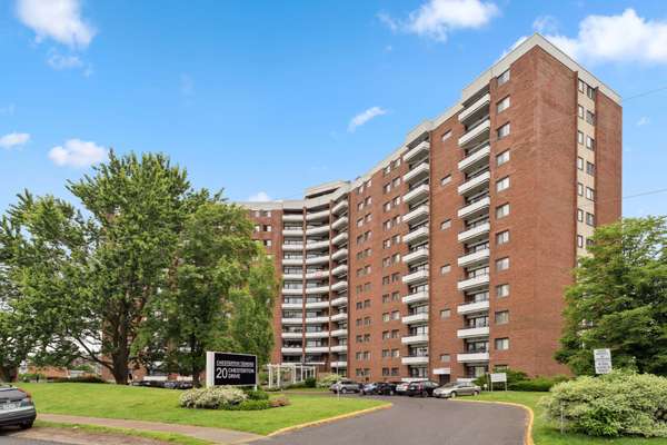 20 Chesterton DR #1102, Cityview - Parkwoods Hills - Rideau Shore, ON K2E 6Z7