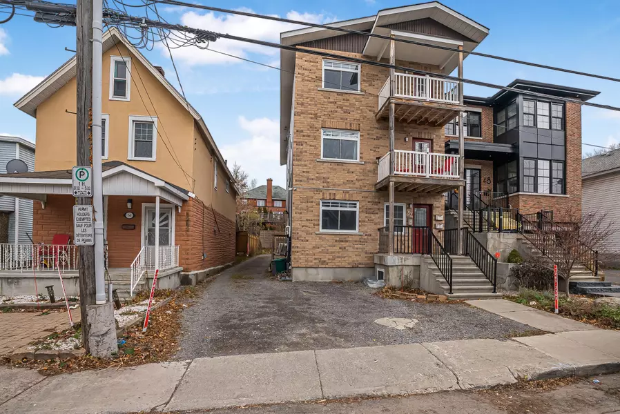 52 Champagne AVE S #A, Dows Lake - Civic Hospital And Area, ON K1S 4P2