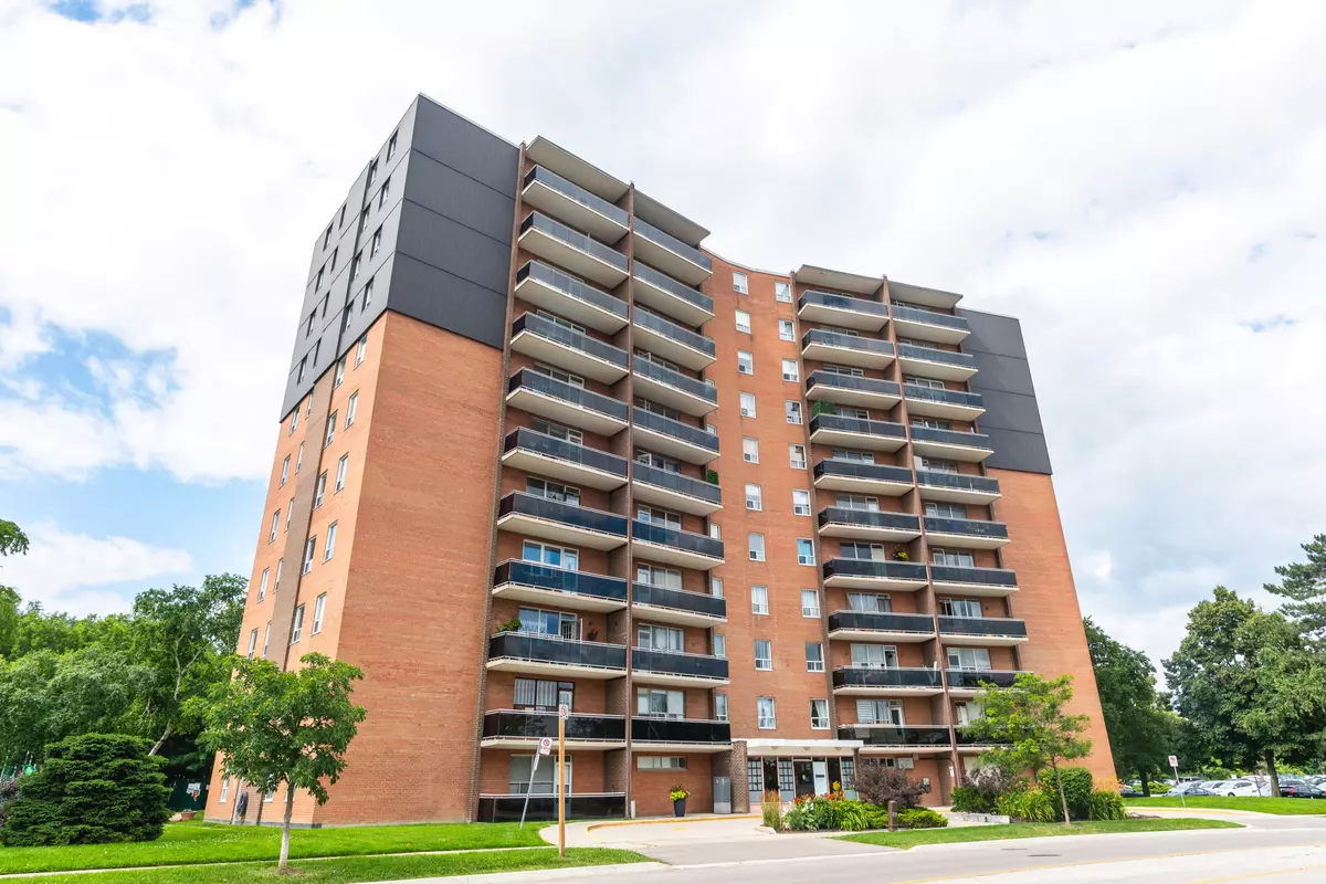 Mississauga, ON L4Y 3A7,3145 Queen Frederica DR #802