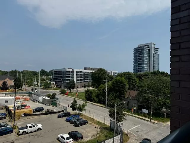 Mississauga, ON L5G 3G1,28 Ann ST #405