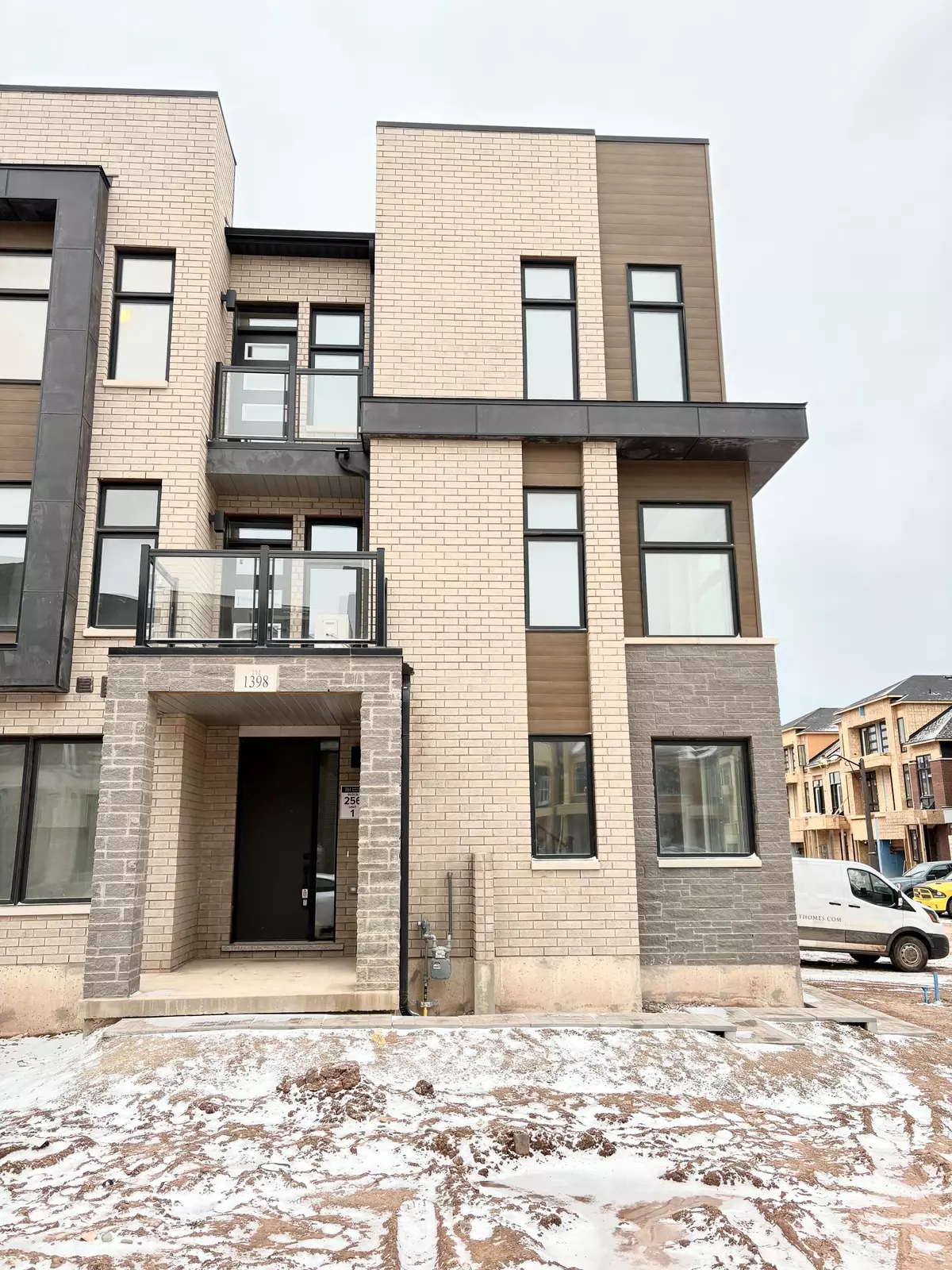 Oakville, ON L6H 7G1,1398 Courtleigh TRL