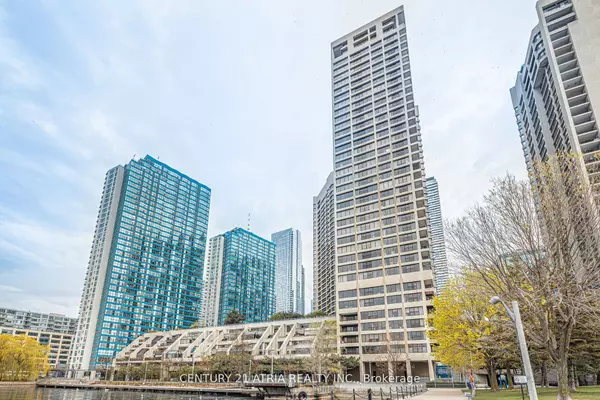 65 Harbour SQ #1401, Toronto C01, ON M5J 2L4