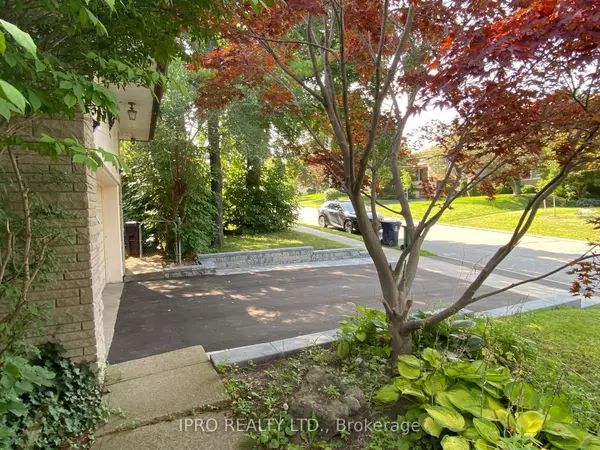 Toronto C15, ON M2K 1L7,56 Morewood CRES #PrimBdr