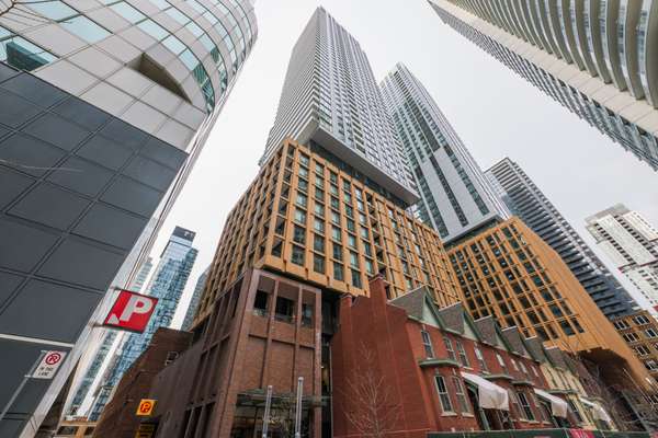 8 Widmer ST #609, Toronto C01, ON M5V 0W6