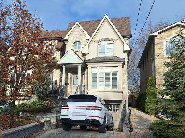 378 Douglas AVE, Toronto C04, ON M5M 1H4