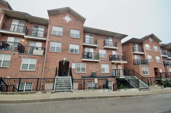 25 Strangford LN #201, Toronto E04, ON M1L 0E5