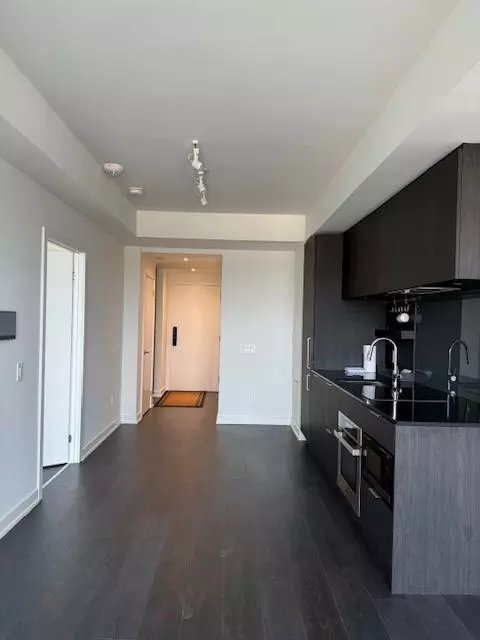 Mississauga, ON L5G 3G1,28 Ann ST #405