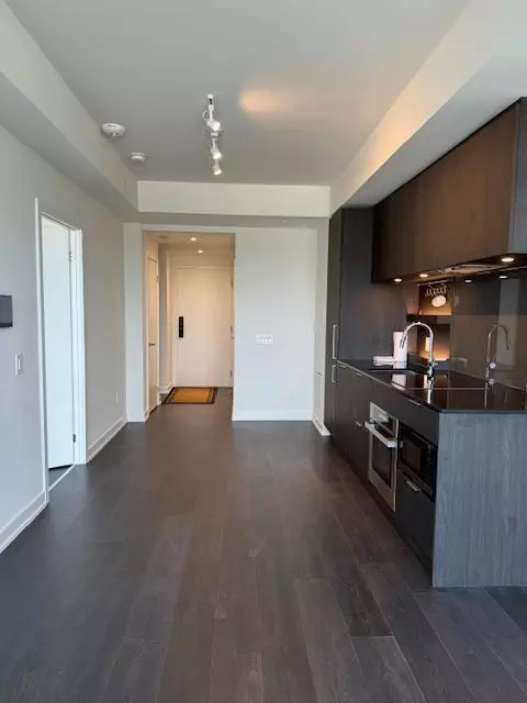 Mississauga, ON L5G 3G1,28 Ann ST #405