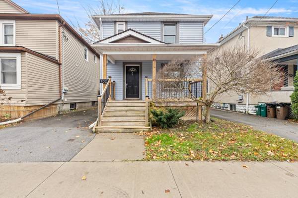 102 Lowell AVE, St. Catharines, ON L2R 2E2