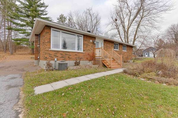 53 Pembroke St ST, Whitewater Region, ON K0J 1K0