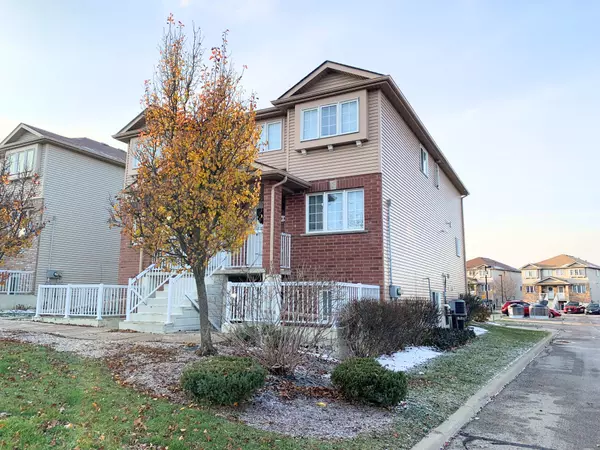 Kitchener, ON N2E 0A3,50 Howe DR #19D