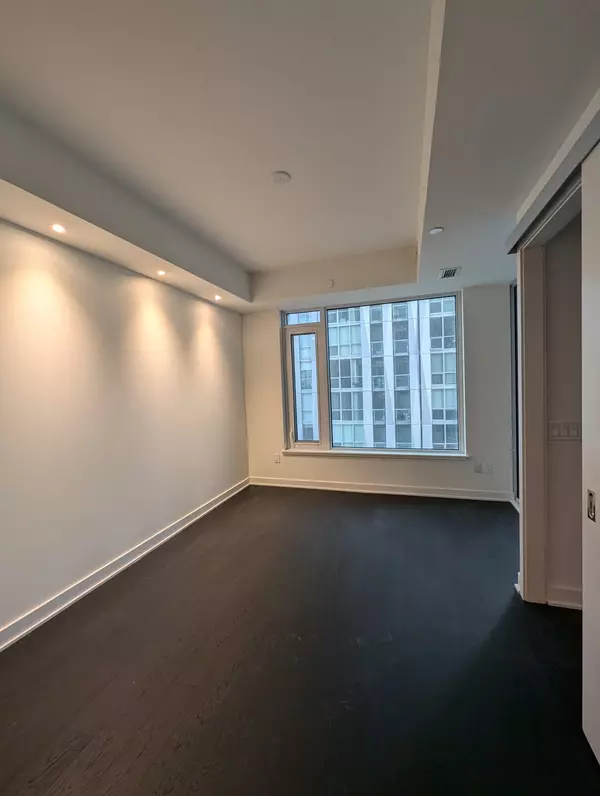 Toronto C02, ON M4W 1L2,11 Yorkville AVE #1707