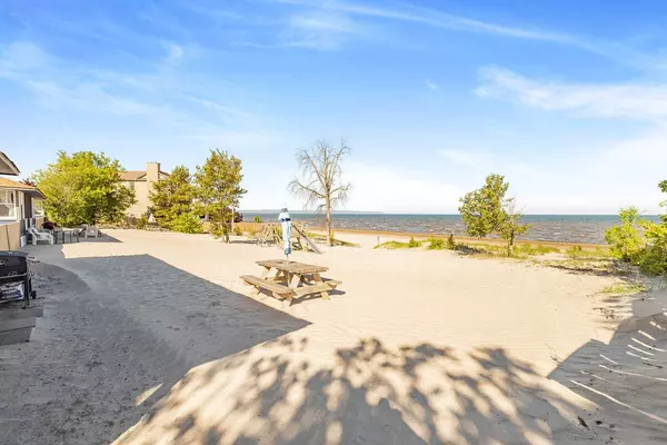 Wasaga Beach, ON L9Z 2J9,11 12th ST N