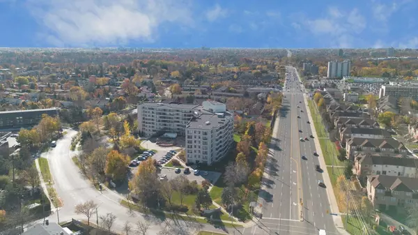 Mississauga, ON L5C 4R2,1001 Cedarglen Gate #106