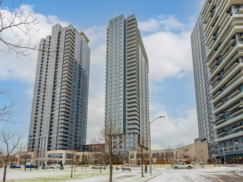 255 Village Green SQ #811, Toronto E07, ON M1S 0L7