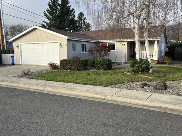 126 JACOB HALE WAY, Roseburg, OR 97471