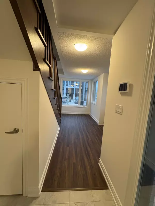 Oakville, ON L6H 7G1,1398 Courtleigh TRL