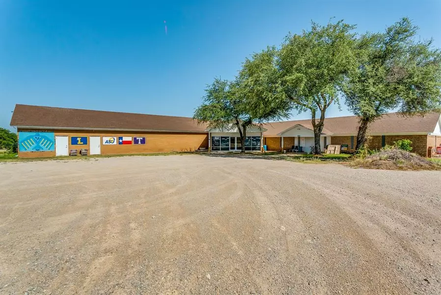 220 W Lipan Drive, Lipan, TX 76462