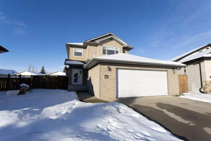 37 Ogilvie Close, Red Deer, AB T4P 3X7