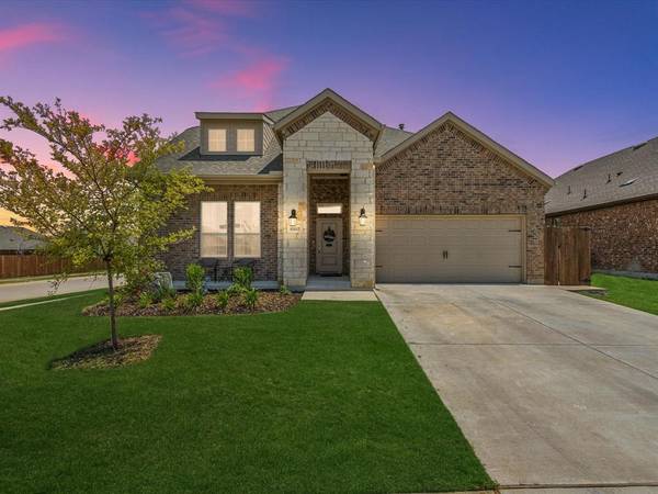 11112 Summer Rain Boulevard,  Aubrey,  TX 76227