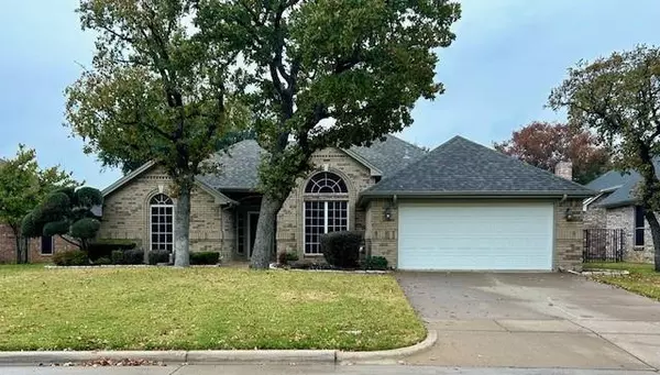 2609 Briargrove Drive, Hurst, TX 76054