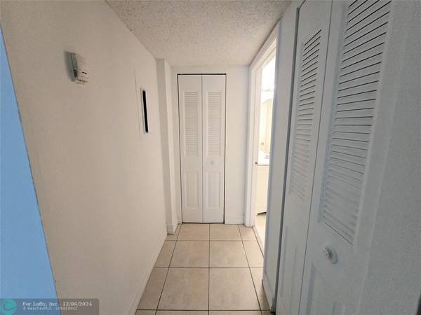 West Palm Beach, FL 33401,1850 N Congress Ave  #106