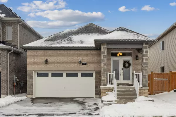 33 Mabern ST, Barrie, ON L9J 0H9