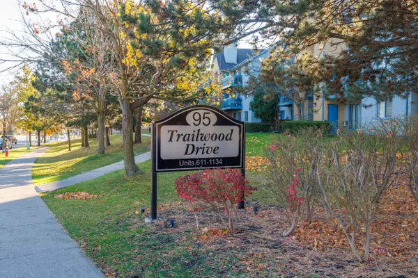 Mississauga, ON L4Z 3L2,95 Trailwood DR #812