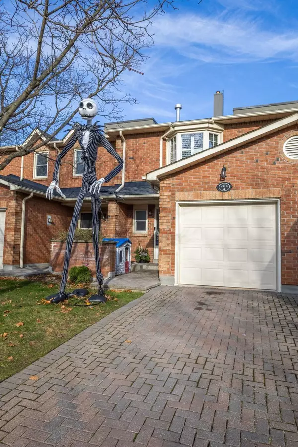 Oakville, ON L6L 1C3,2314 Marine DR #4