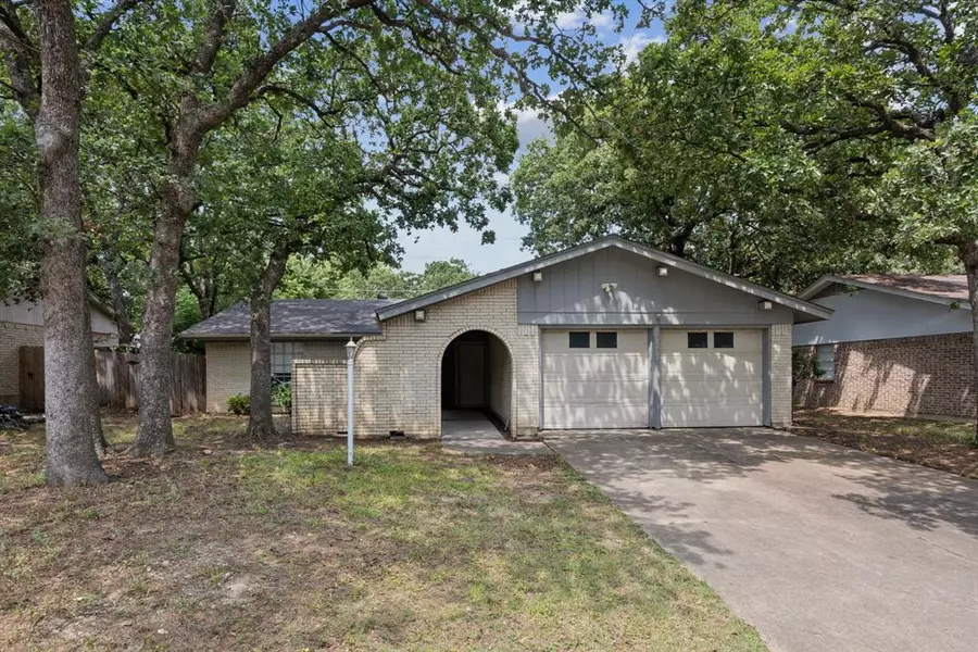 2802 Bent Tree Lane, Arlington, TX 76016