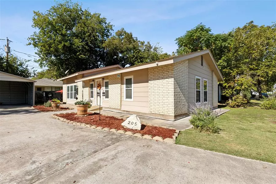 205 Saddle Road, White Settlement, TX 76108