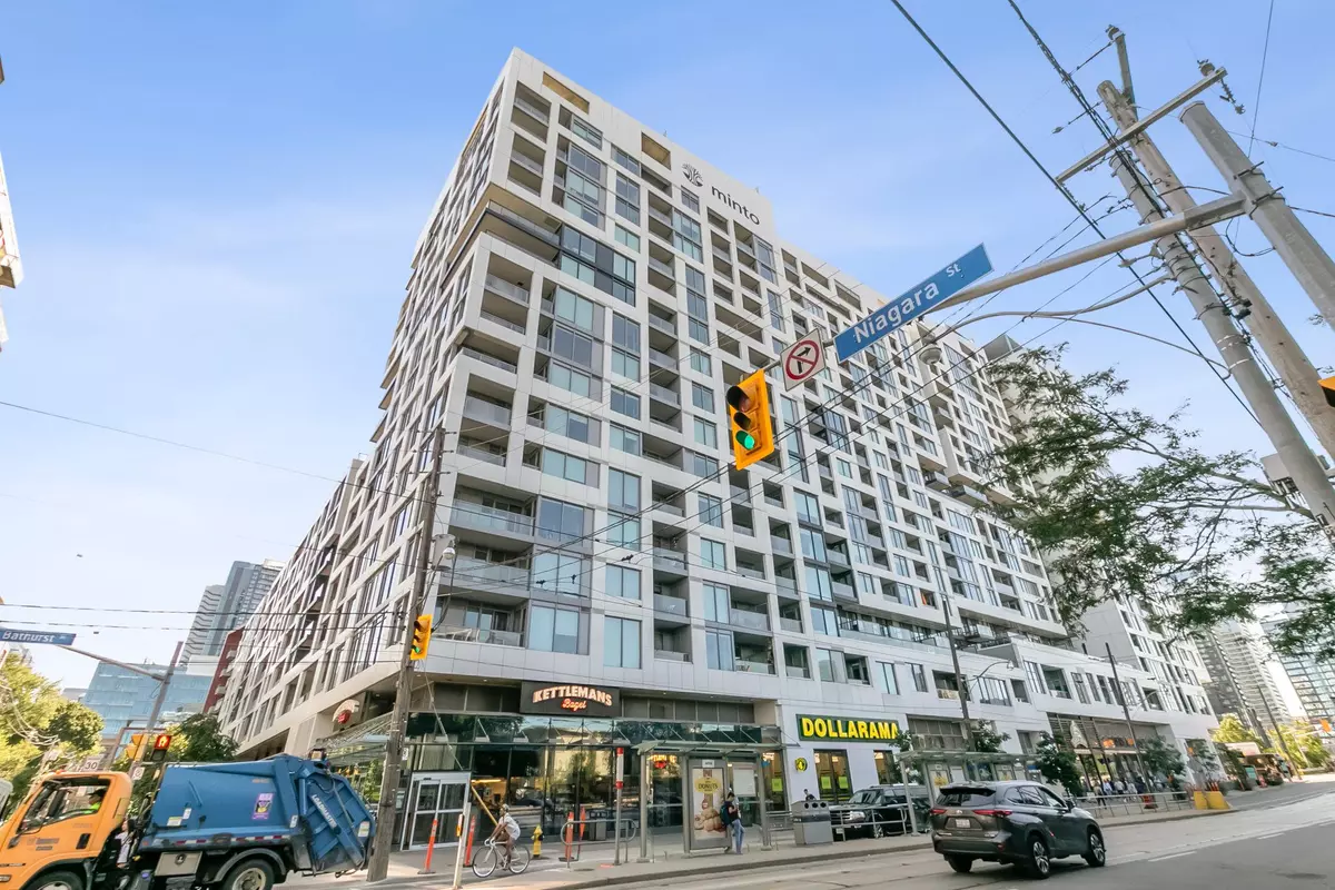 Toronto C01, ON M5V 0R1,27 BATHURST ST #301W