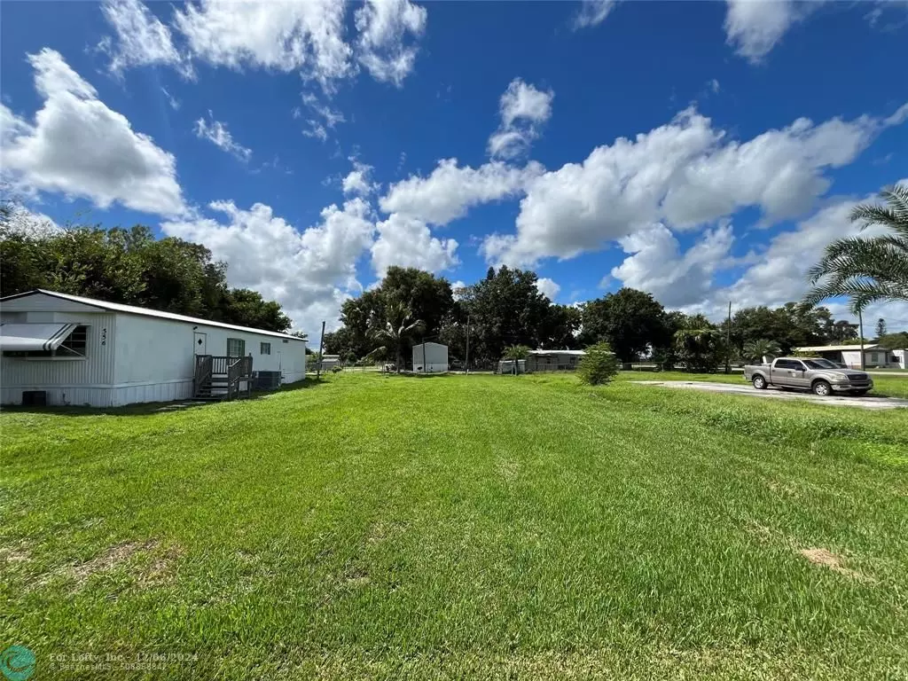 Moore Haven, FL 33471,558 AVENUE E