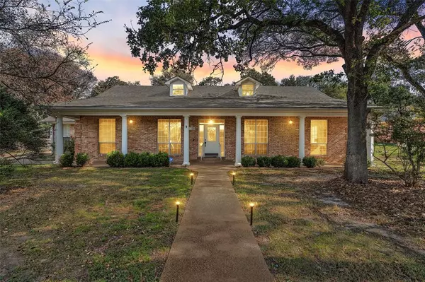 105 Lost Oaks Drive, Waco, TX 76705