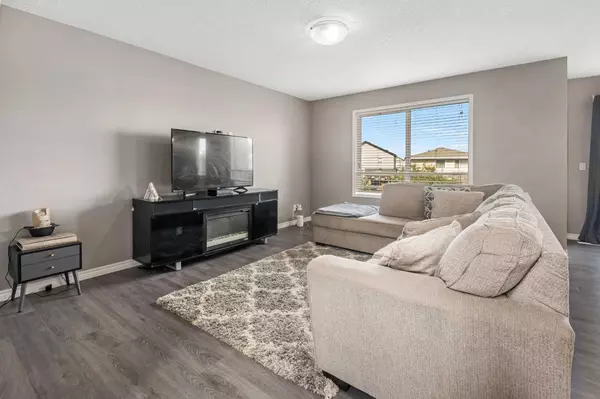 Airdrie, AB T4B 3N6,303 Sagewood LNDG SW