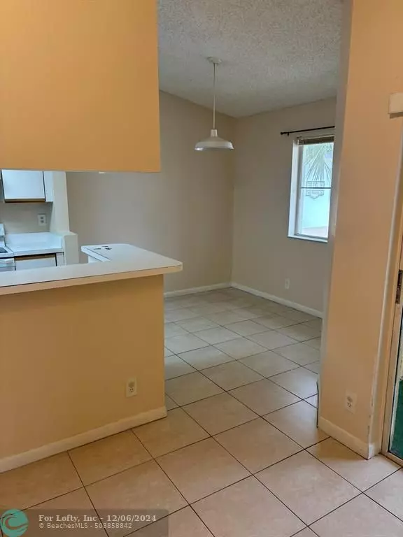 Coral Springs, FL 33076,9833 Westview Dr  #822