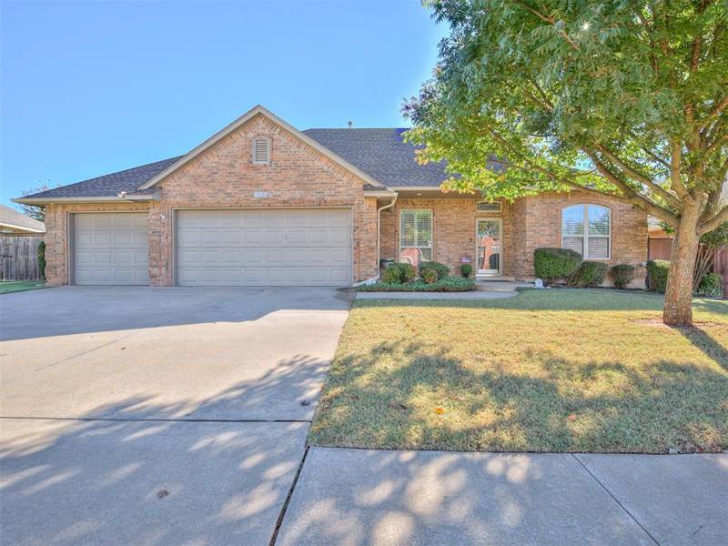 800 Ashwood Lane, Moore, OK 73160