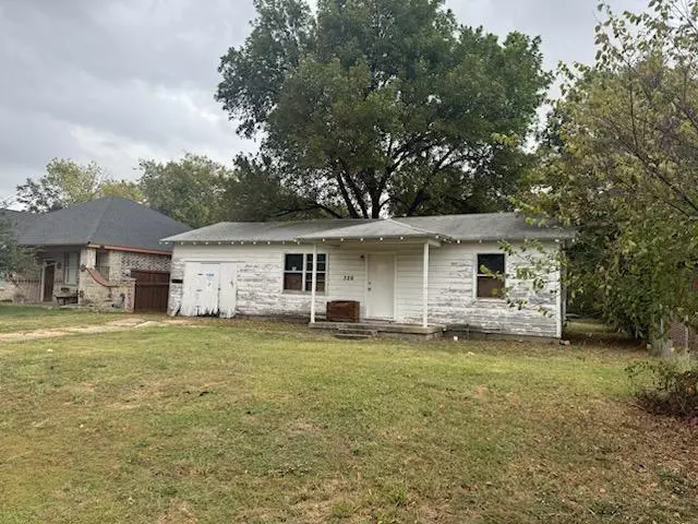 326 Adams Street, Wilmer, TX 75172