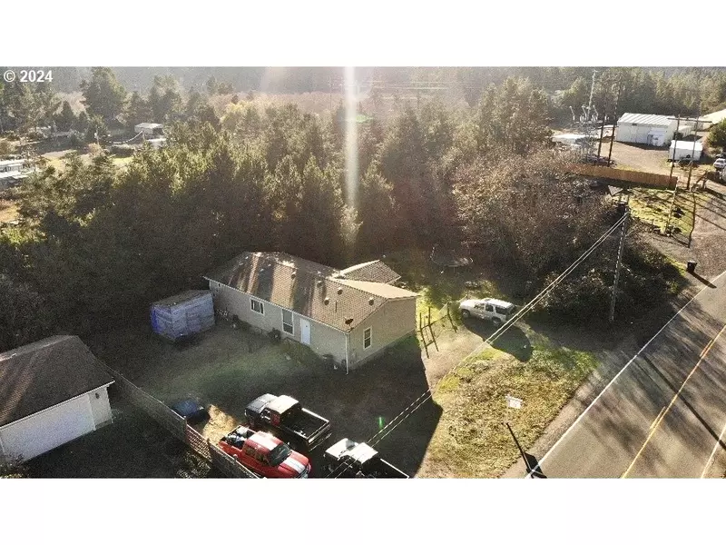 301 AIRPORT WAY, Lakeside, OR 97449