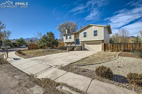 Colorado Springs, CO 80919,1640 Eyrie DR