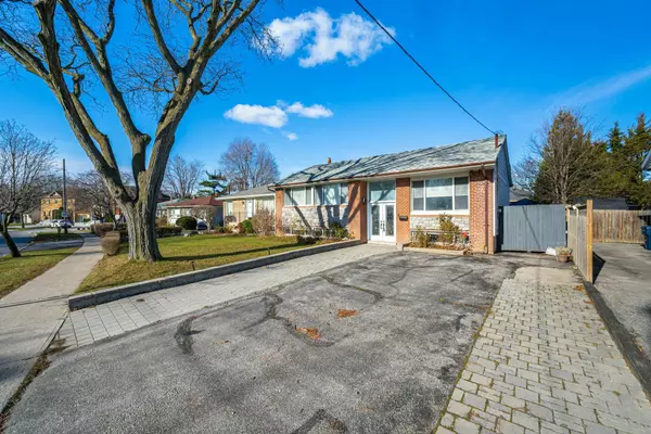 Toronto C13, ON M3A 2B1,108 Lynedock CRES