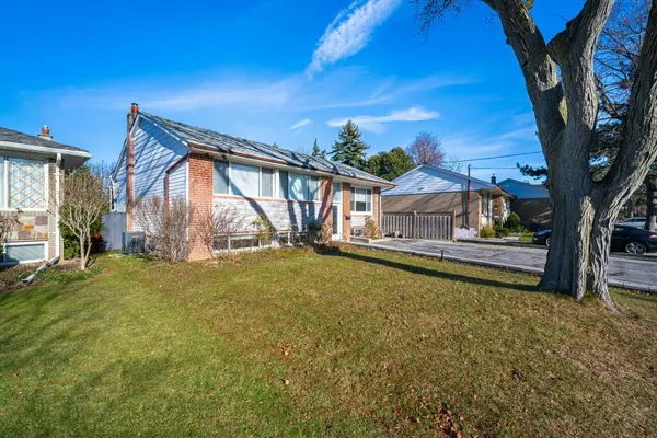 Toronto C13, ON M3A 2B1,108 Lynedock CRES