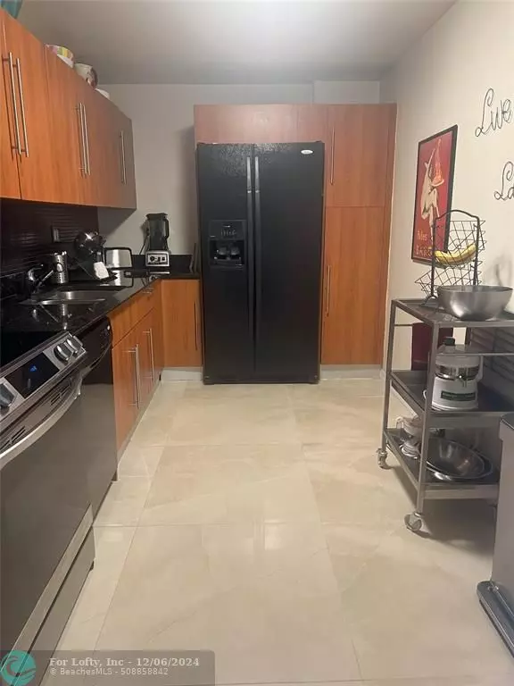 Hollywood, FL 33019,3000 S Ocean Dr  #312