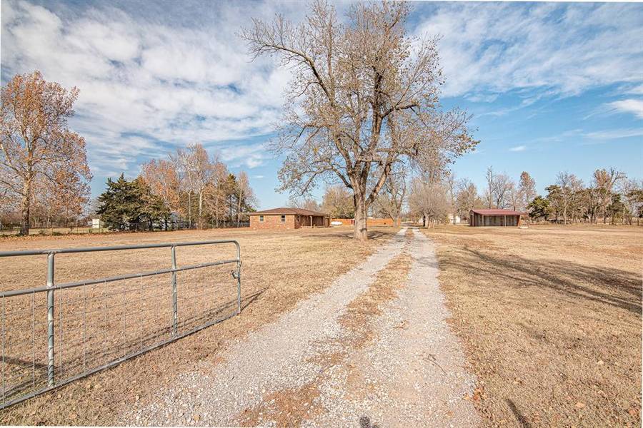 7401 S Cimarron Road, Mustang, OK 73064