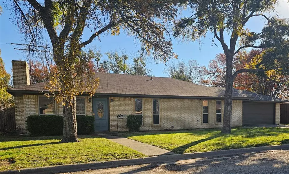 517 S Kirby Street, Pilot Point, TX 76258