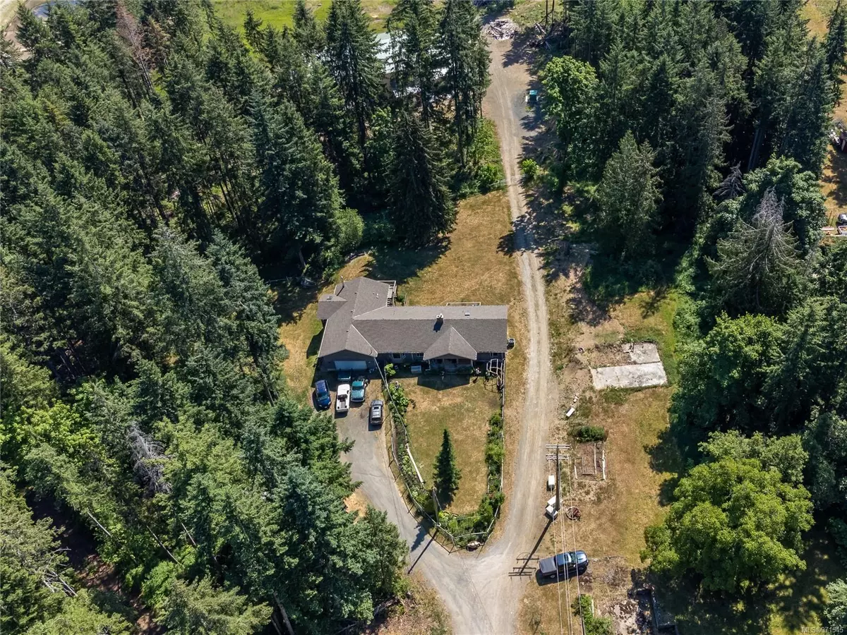 Black Creek, BC V9N 1H3,8598 Island Hwy N