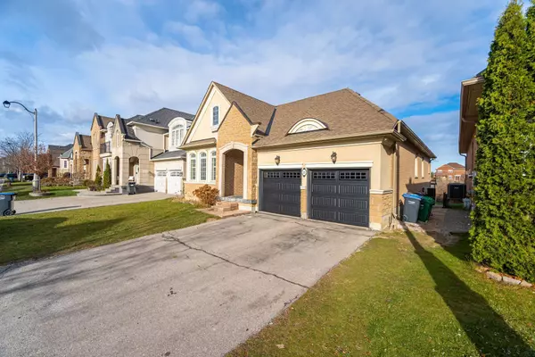 Peel, ON L6P 2V8,21 Eaglesprings CRES